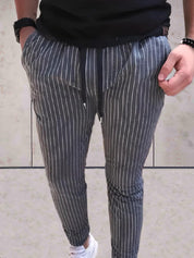 David | Gestreepte herenbroek op maat in de kleur Donkergrijs voor heren in stijl geschikt voor alle seizoenen.