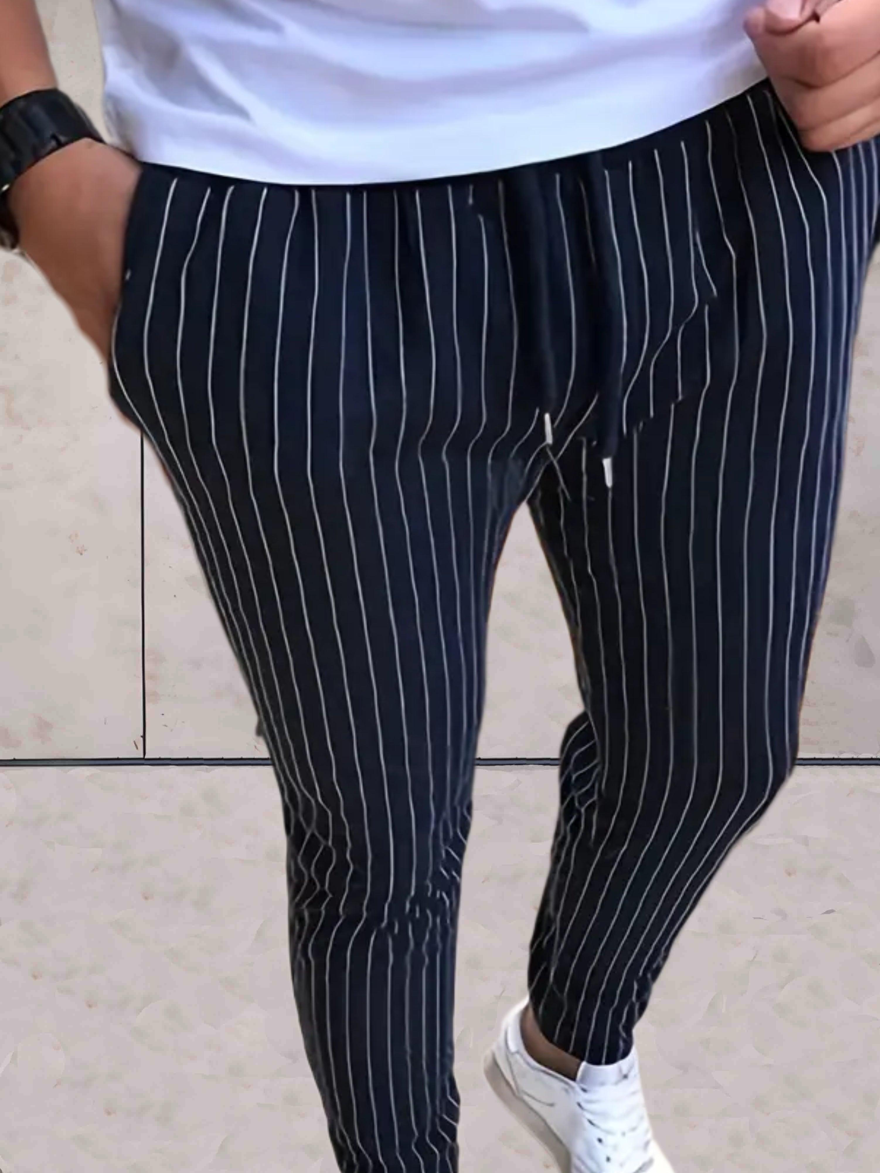 David | Gestreepte herenbroek op maat in de kleur Marineblauw voor heren in stijl geschikt voor alle seizoenen.