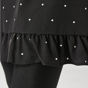 Debbie | Blouse met Ruche Zoom en Stippenmotief in de kleur Zwart voor dames in stijl ideaal voor de herfst.