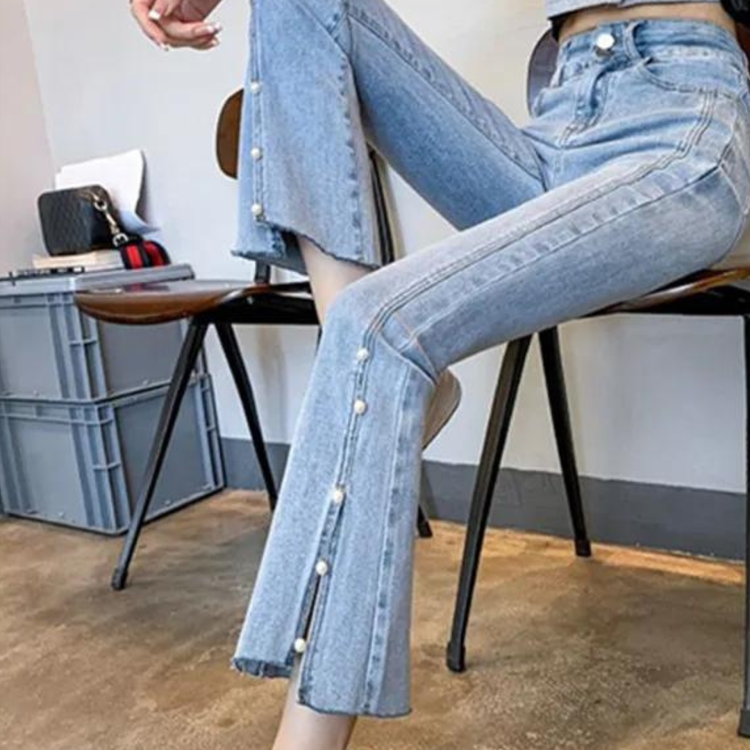 Delinda | Spijkerbroek met parelpatroon in de kleur Blauw voor dames in stijl ideaal voor de lente.