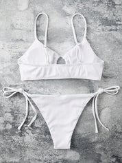 Demi bikini | Simpel & trendy in de kleur Zwart voor dames in Beach stijl ideaal voor de zomer.