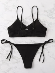 Demi bikini | Simpel & trendy in de kleur Zwart voor dames in Beach stijl ideaal voor de zomer.