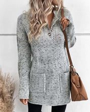 Deqa | Lange trui met zakken en V-hals in de kleur Grijs voor dames in stijl ideaal voor de herfst.