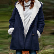 Eefje | Stijlvolle fluwelen cape in de kleur Marineblauw voor dames in stijl ideaal voor de herfst.