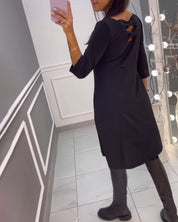 Effen jurk met strikjes aan de achterkant in de kleur Zwart voor dames in stijl ideaal voor de herfst.