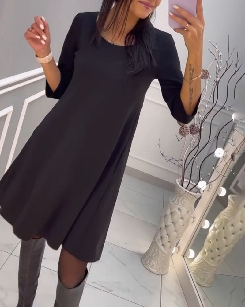 Effen jurk met strikjes aan de achterkant in de kleur Zwart voor dames in stijl ideaal voor de herfst.