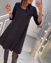 Effen jurk met strikjes aan de achterkant in de kleur Zwart voor dames in stijl ideaal voor de herfst.