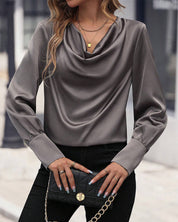 Effen kleur blouse met plooien in de kleur Grijs voor dames in stijl ideaal voor de herfst.