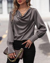 Effen kleur blouse met plooien in de kleur Grijs voor dames in stijl ideaal voor de herfst.