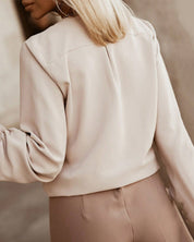 Effen kleur elegant geplooid overhemd in de kleur Beige voor dames in stijl ideaal voor de herfst.