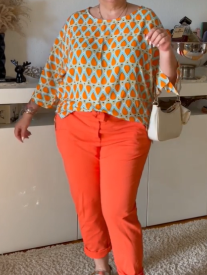 Elegant kleurvol herfstblousje in de kleur Oranje voor dames in stijl ideaal voor de herfst.