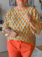 Elegant kleurvol herfstblousje in de kleur Oranje voor dames in stijl ideaal voor de herfst.