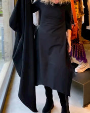 Elegante jurk in een effen kleur in de kleur Zwart voor dames in stijl ideaal voor de herfst.