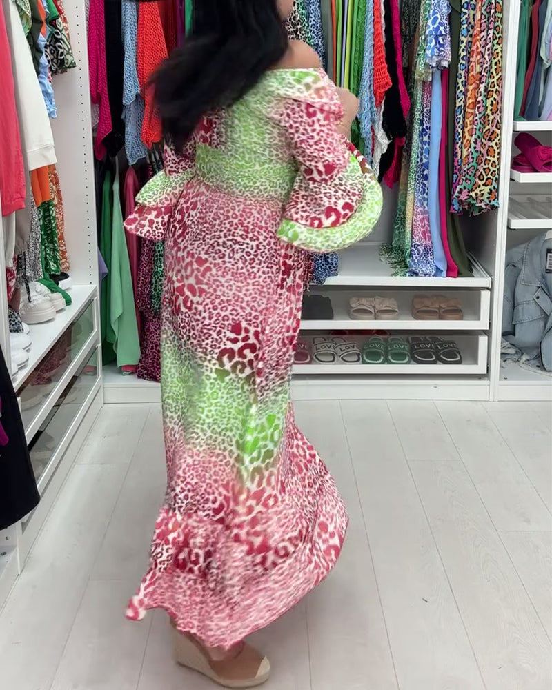 Elegante lange v-hals jurk met luipaardprint in de kleur Rood voor dames in stijl ideaal voor de lente.