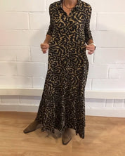 Elegante maxi jurk met lange mouwen in de kleur Zwart voor dames in stijl ideaal voor de herfst.