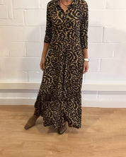 Elegante maxi jurk met lange mouwen in de kleur Zwart voor dames in stijl ideaal voor de herfst.