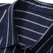 Elias | Gestreept katoenen overhemd & linnen broek met rechte pijpen in de kleur Marineblauw voor heren in Beach stijl ideaal voor de zomer.