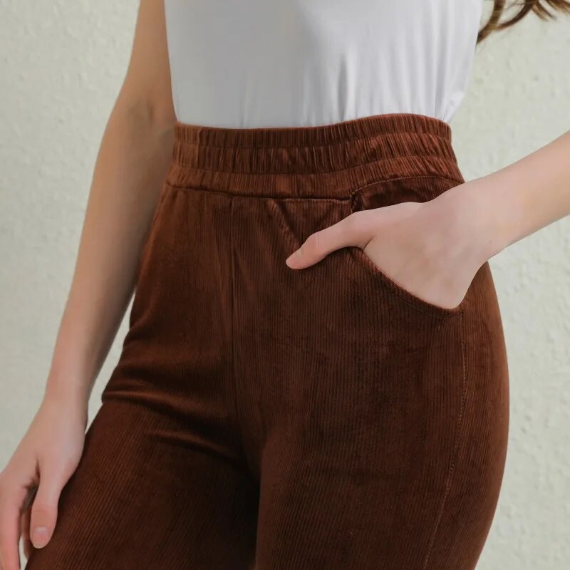 Elise | Dames Corduroy Warme Broek in de kleur Grijs voor dames in stijl ideaal voor de herfst.