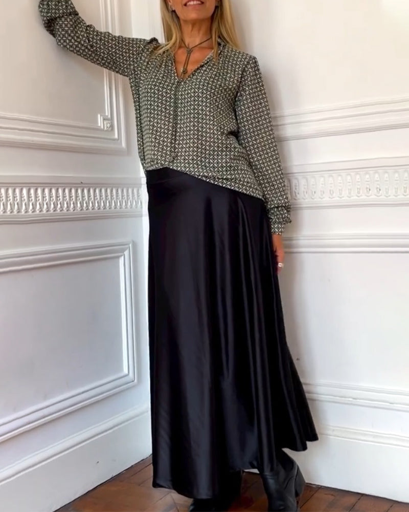 Ella | Casual blouse met V-hals en geometrische print in de kleur Groen voor dames in stijl ideaal voor de herfst.