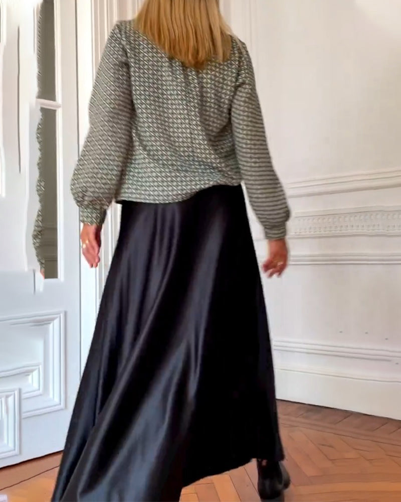 Ella | Casual blouse met V-hals en geometrische print in de kleur Groen voor dames in stijl ideaal voor de herfst.