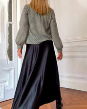 Ella | Casual blouse met V-hals en geometrische print in de kleur Groen voor dames in stijl ideaal voor de herfst.