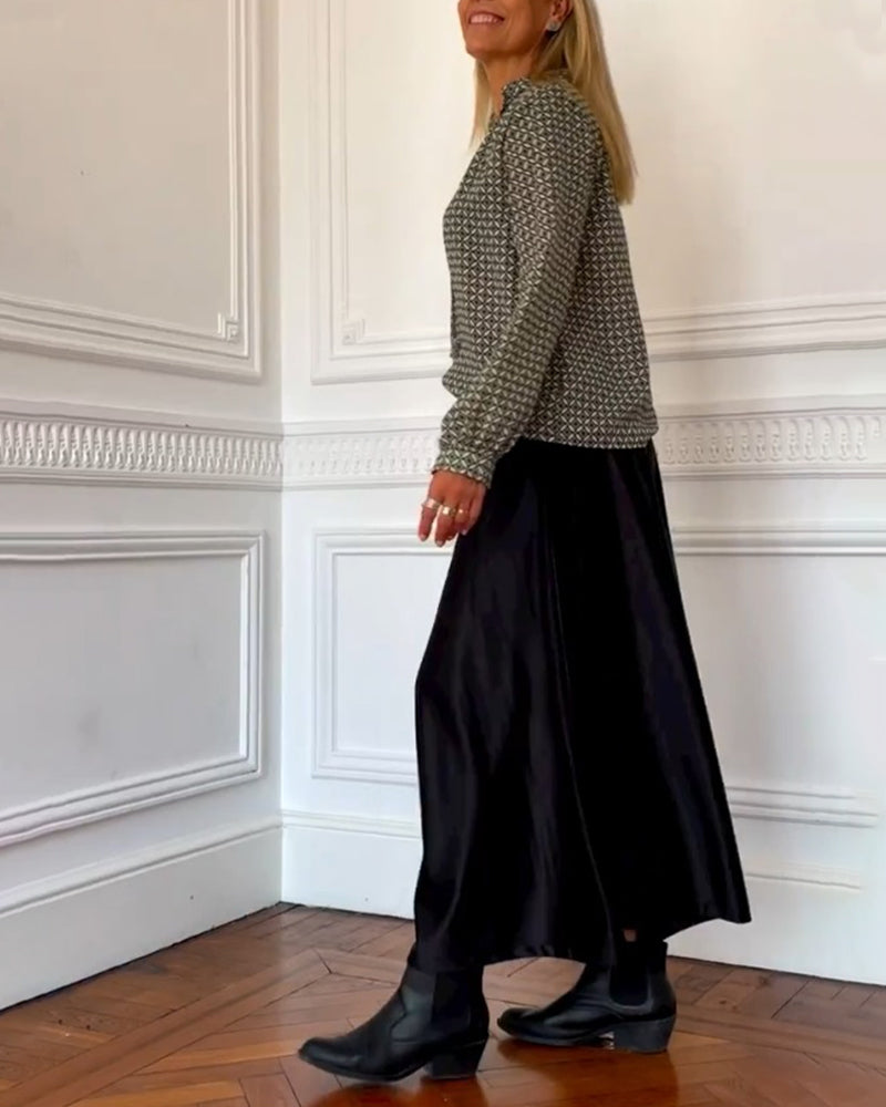 Ella | Casual blouse met V-hals en geometrische print in de kleur Groen voor dames in stijl ideaal voor de herfst.