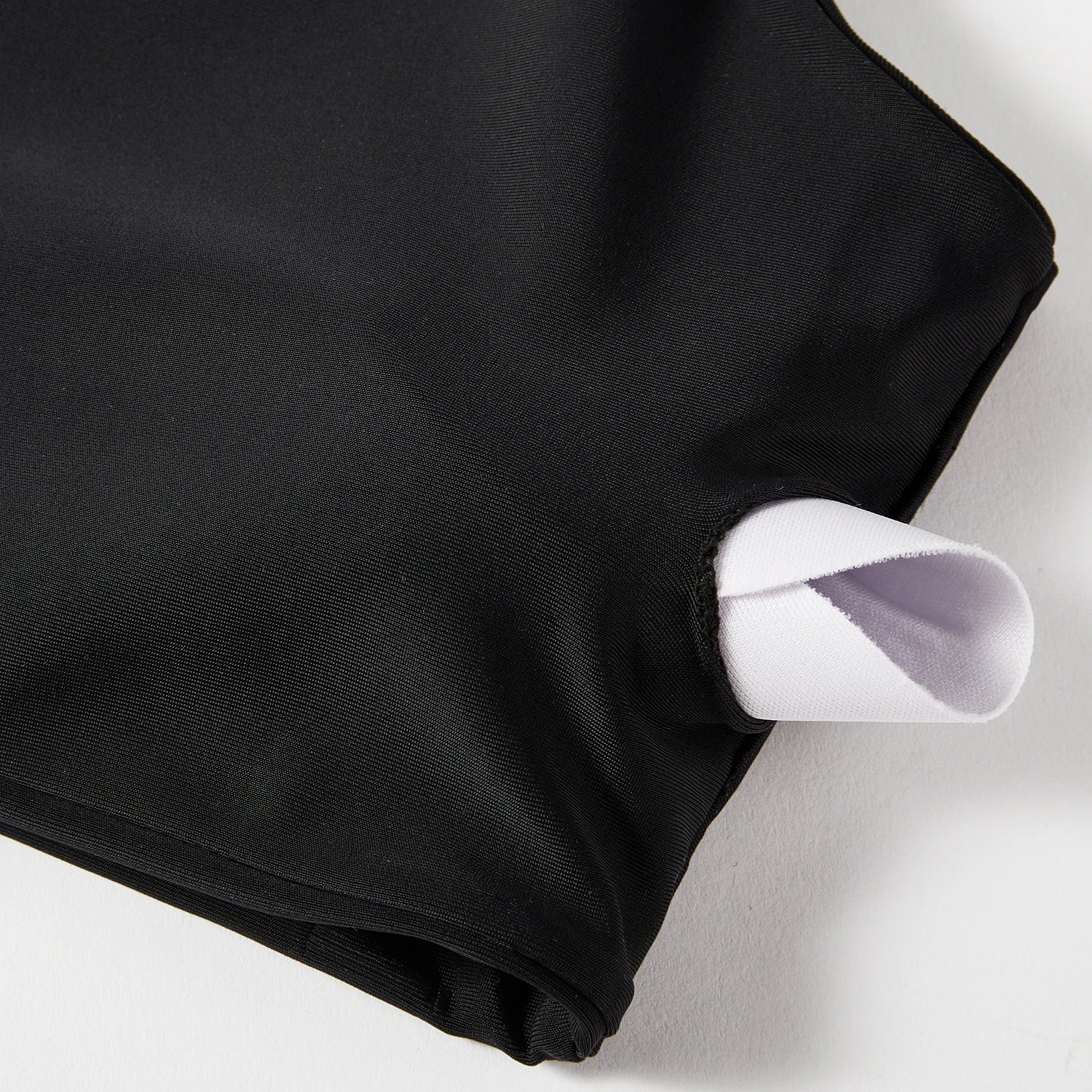 Elsje | Trendy & sexy off-shoulder bikini in de kleur Rood voor dames in Beach stijl ideaal voor de zomer.