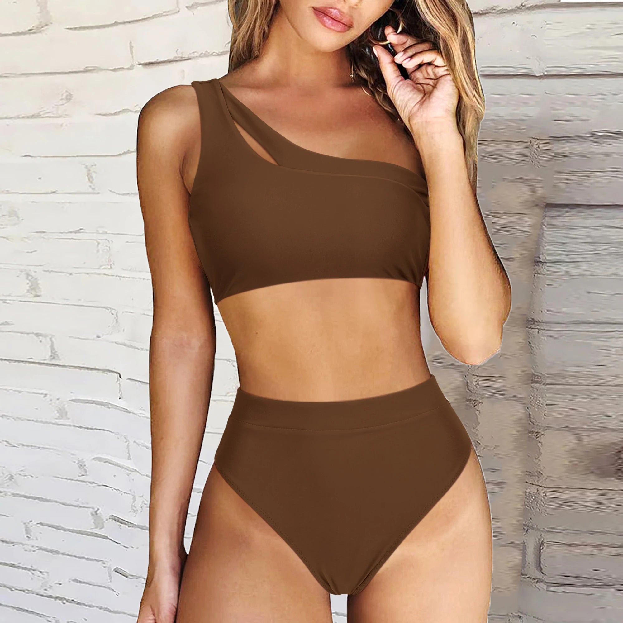 Elsje | Trendy & sexy off-shoulder bikini in de kleur Koffie voor dames in Beach stijl ideaal voor de zomer.