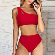 Elsje | Trendy & sexy off-shoulder bikini in de kleur Rood voor dames in Beach stijl ideaal voor de zomer.