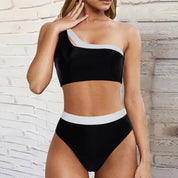 Elsje | Trendy & sexy off-shoulder bikini in de kleur Zwart voor dames in Beach stijl ideaal voor de zomer.