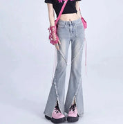 Esmée | Speelse jeans met roze franje. in de kleur Lichtblauw voor dames in stijl geschikt voor alle seizoenen.