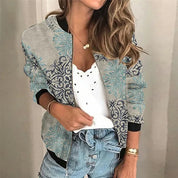 Stijlvolle bedrukte ritsjas voor een fashionable uitstraling. Gemaakt van comfortabele stof met een trendy design en handige ritssluiting.