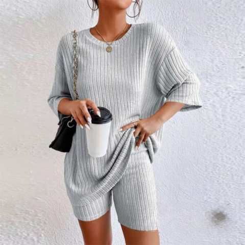 Eva | Casual 2-delige set in de kleur Lichtgrijs voor dames in stijl ideaal voor de zomer.