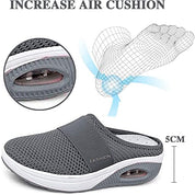 Instappers voor ultiem comfort, speciaal ontworpen voor dagelijks gebruik. Deze instappers bieden een modern design voor optimale voetstabiliteit, ondersteuning en ademend vermogen, samen met een dempend luchtkussen onder de hiel voor extra comfort tijdens het lopen.