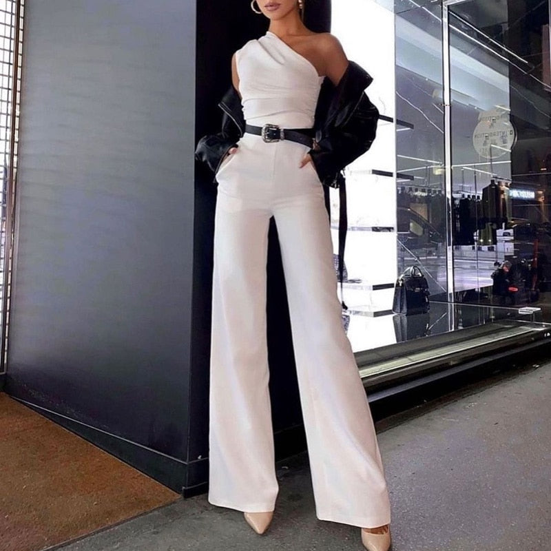 Elegante jumpsuit met trendy en stijlvolle ene schouder ontwerp. Gemaakt van hoogwaardige materialen, biedt deze jumpsuit een fijne pasvorm en veelzijdige modieuze uitstraling voor diverse gelegenheden.