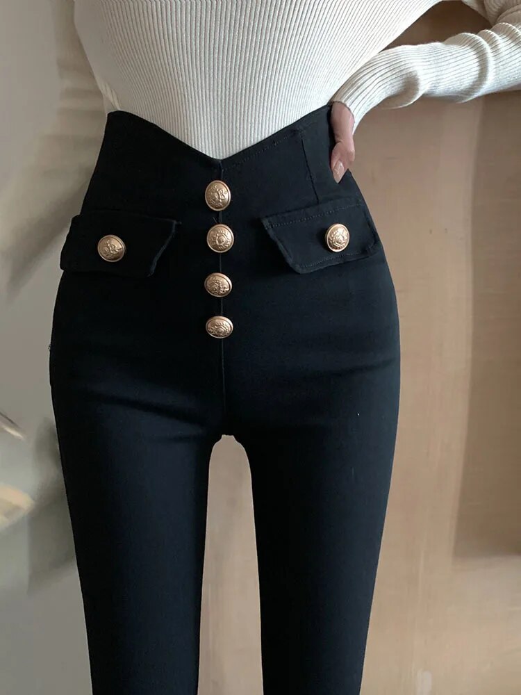 Eva | Uitlopende hoge tailleur. in de kleur Zwart voor dames in stijl ideaal voor de herfst.