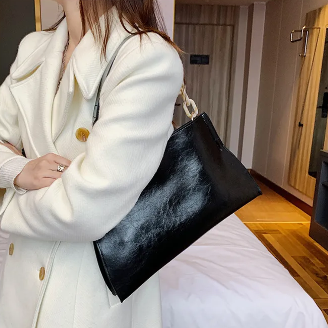 Felice Schoudertas | Charmant & Stijlvol in de kleur Zwart voor dames in stijl geschikt voor alle seizoenen.