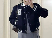 Femke | Bomberjack voor dames in de kleur Zwart voor dames in Streetwear stijl ideaal voor de lente.