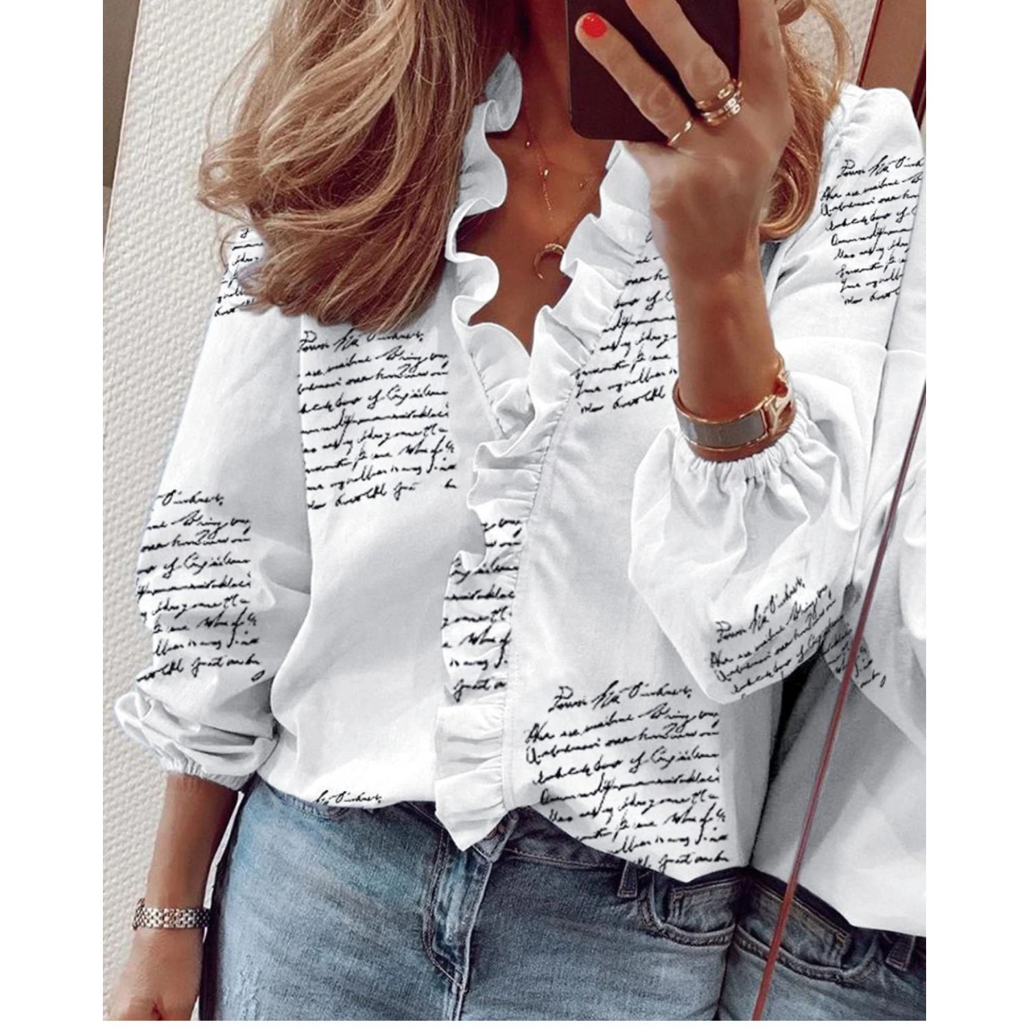 Femke | Chiffon blouse met pluches in de kleur Wit voor dames in stijl ideaal voor de herfst.