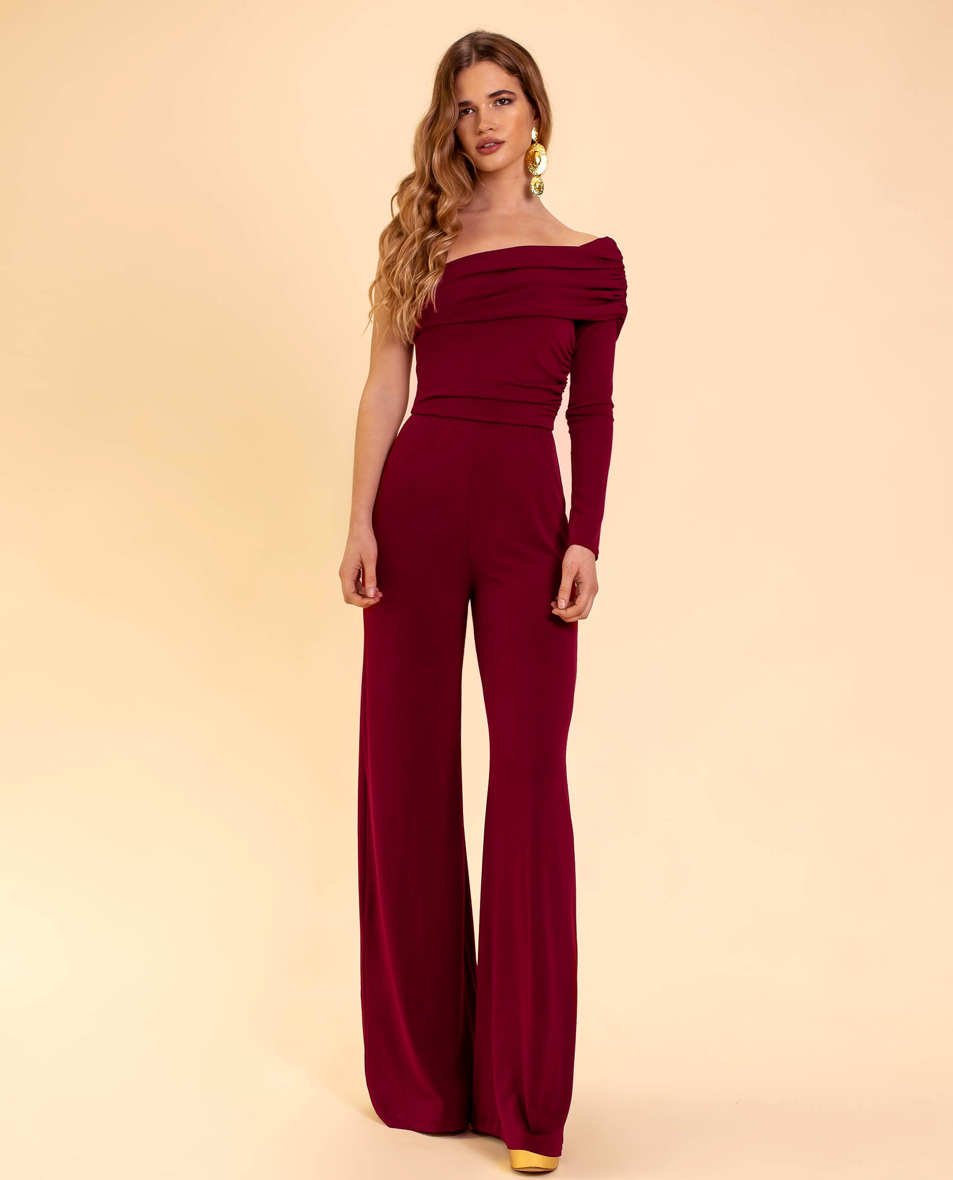 Femke | Stijlvolle Bordeauxrode Jumpsuit met Eén Schouder