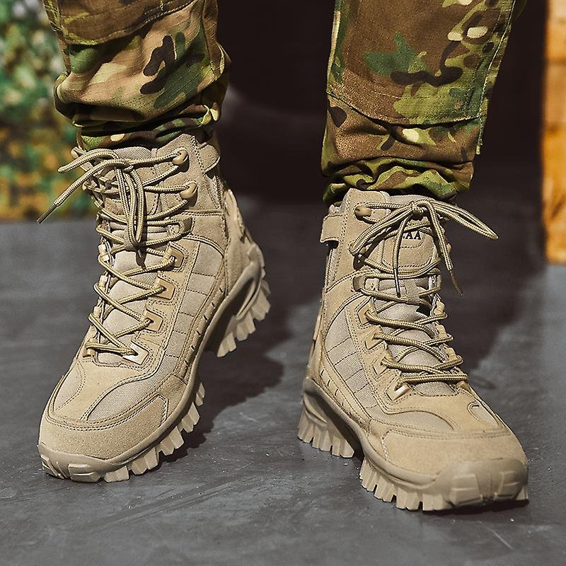 Stap vol vertrouwen de koude dagen tegemoet met deze stoere militaire winterlaarzen voor dames, genaamd Femke. Gemaakt van pluche en katoen voor ultieme warmte en comfort, met een stevige constructie, luxe voering, uitstekende grip en ondersteuning - ideaal voor stedentrips en stevige wandelingen tijdens de wintermaanden.