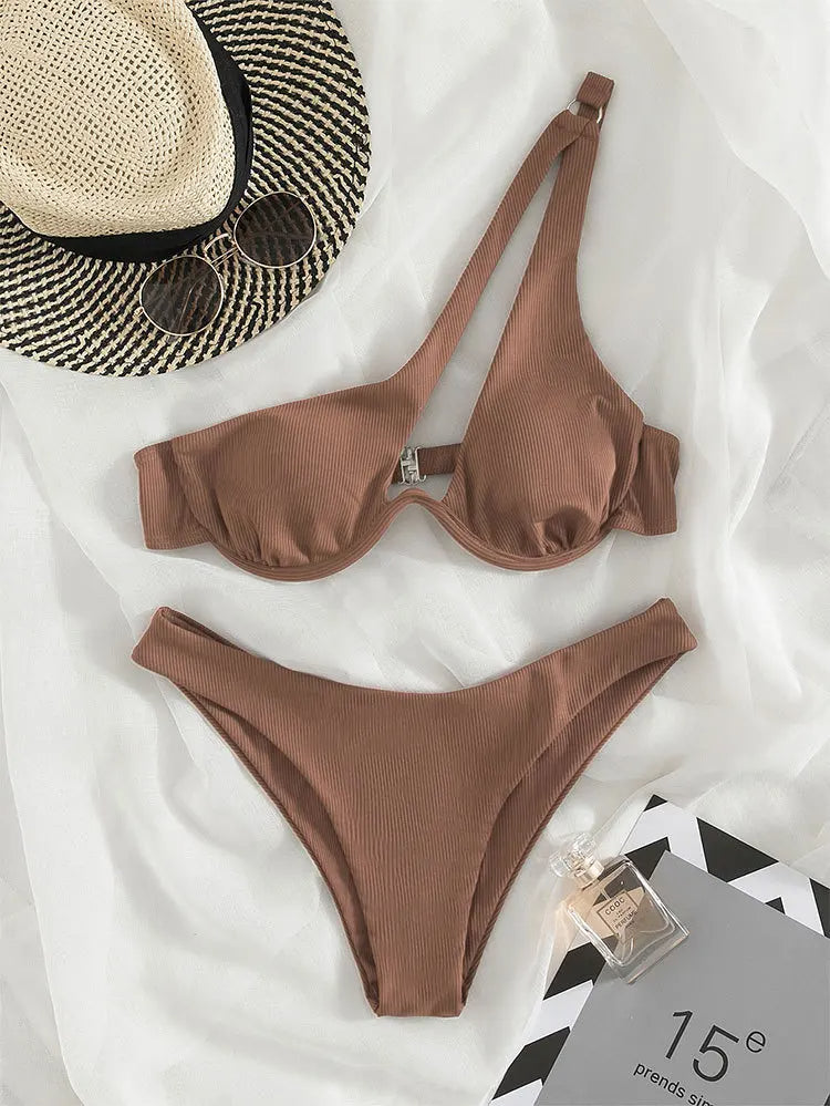 Fien bikini | Trendy & sexy in de kleur Bruin voor dames in Beach stijl ideaal voor de zomer.