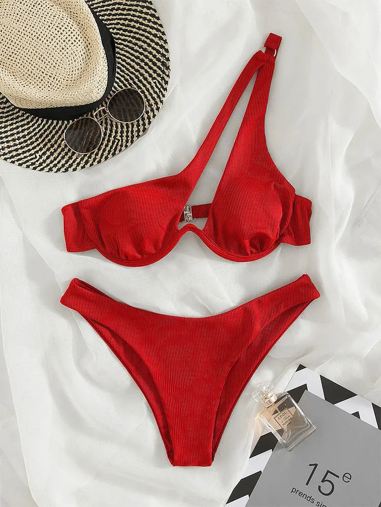 Fien bikini | Trendy & sexy in de kleur Rood voor dames in Beach stijl ideaal voor de zomer.