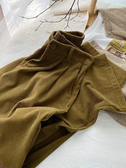 Fien | Retro hoge taille corduroy broek voor dames in de kleur Khaki voor dames in stijl ideaal voor de herfst.