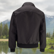 Stoer Harrington jasje, perfect voor een trendy look. Inclusief ingewerkte schoudernaden, praktische zakken, geribbelde manchetten en zoom, meerlaagse voering, ontspannen pasvorm en omgeslagen kraag voor veelzijdige uitstraling.