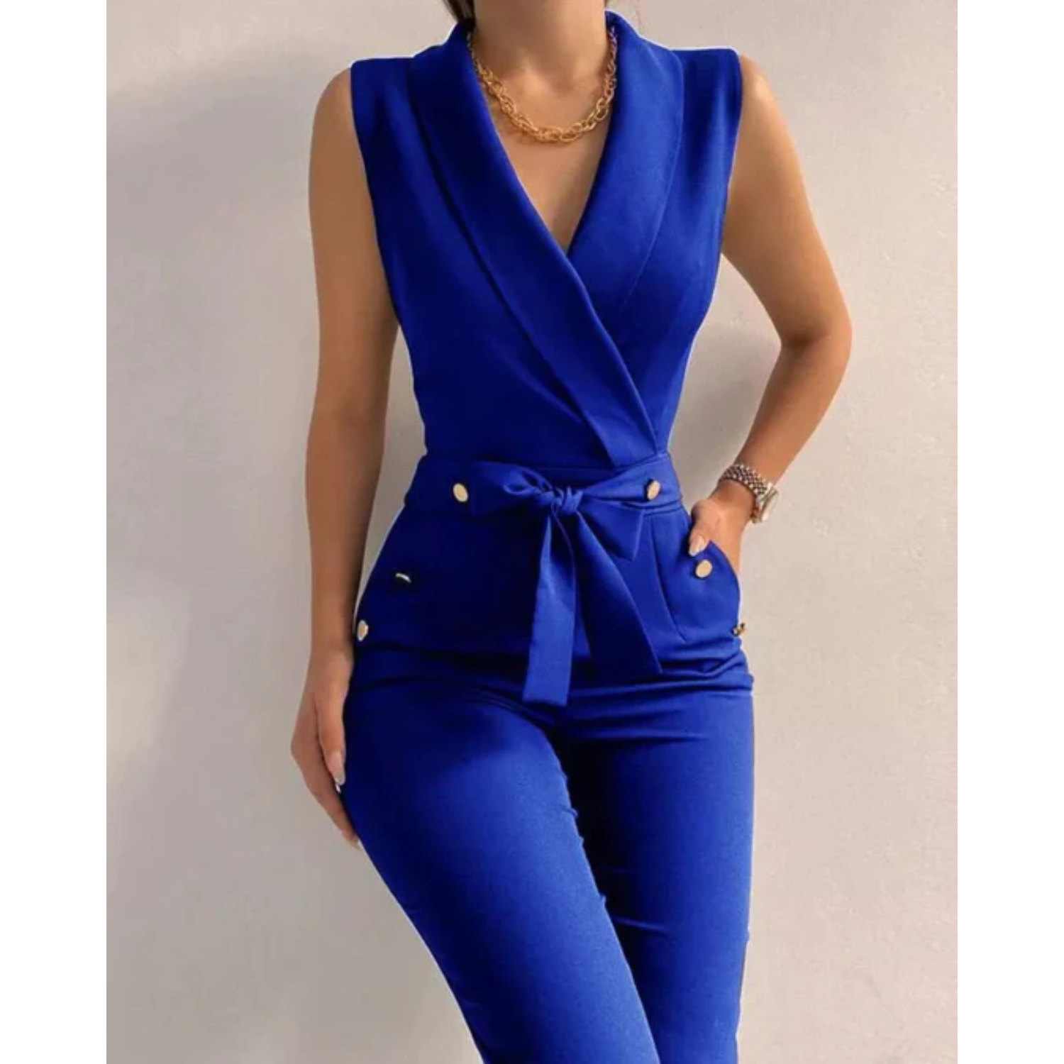 Fleur | Stijlvolle wikkel jumpsuit met knopen in de kleur Blauw voor dames in Party stijl ideaal voor de herfst.