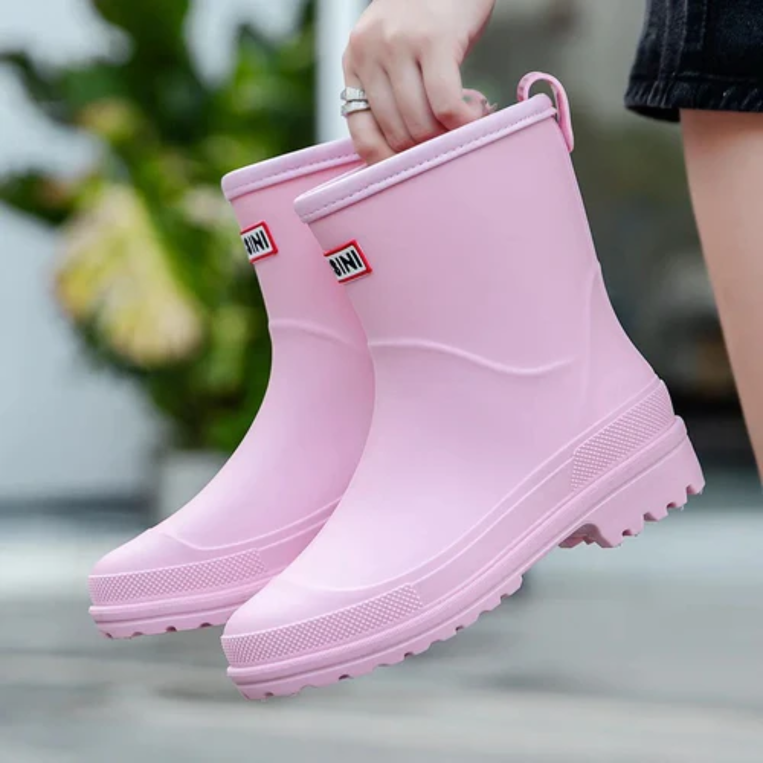 Floor | Trendy waterdichte dames regenlaarzen in de kleur Roze voor dames in Outdoor stijl ideaal voor de lente.
