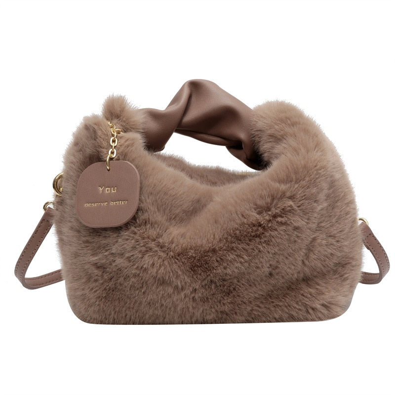 Fluffy Handbag | Deze tas wil je gewoon knuffelen in de kleur Wit voor dames in Lounge stijl geschikt voor alle seizoenen.