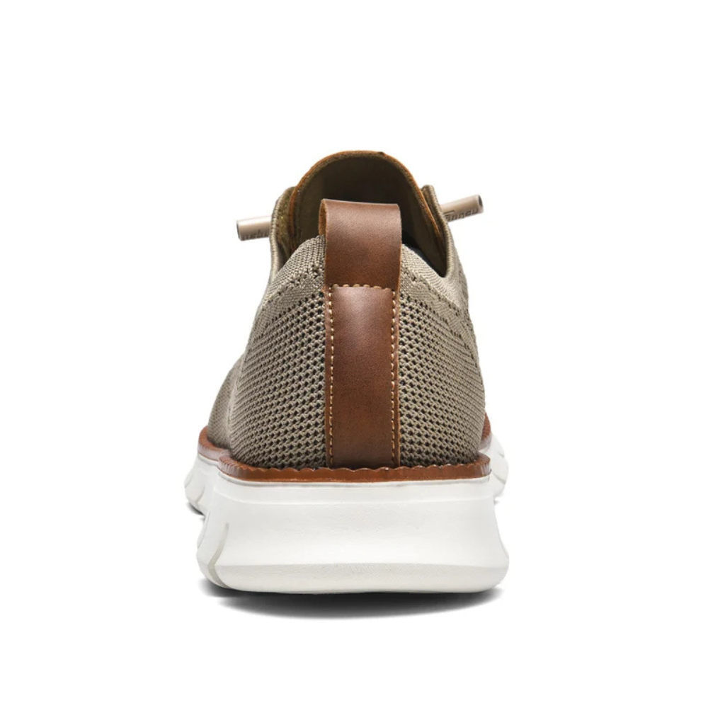 Gebreide comfortabele veterschoenen in de kleur 40 voor dames in stijl geschikt voor alle seizoenen.