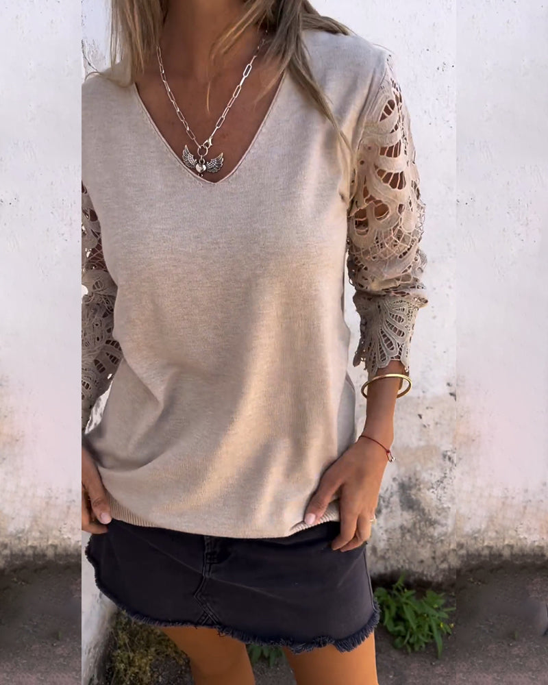 Gehaakte trui met V-hals van kant in de kleur Khaki voor dames in stijl ideaal voor de herfst.